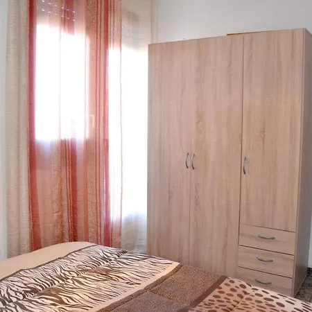 Spacious House In With Terrace