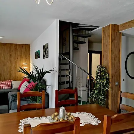Spacious House In With Terrace *